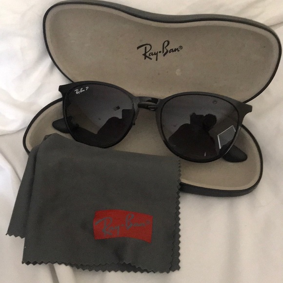 Black Ray-Bans (Polarized) - Picture 1 of 3